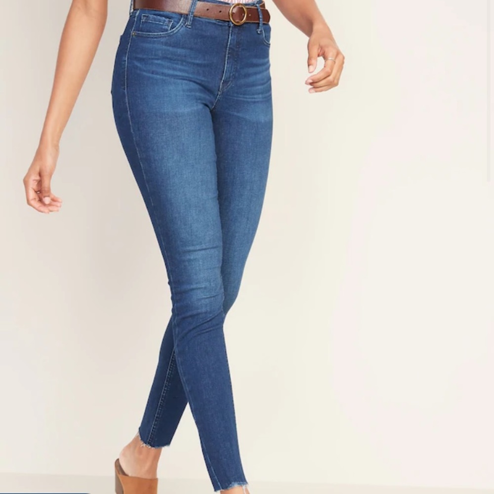 Built-In Sculpt Rockstar Raw-Hem Skinny Jeans